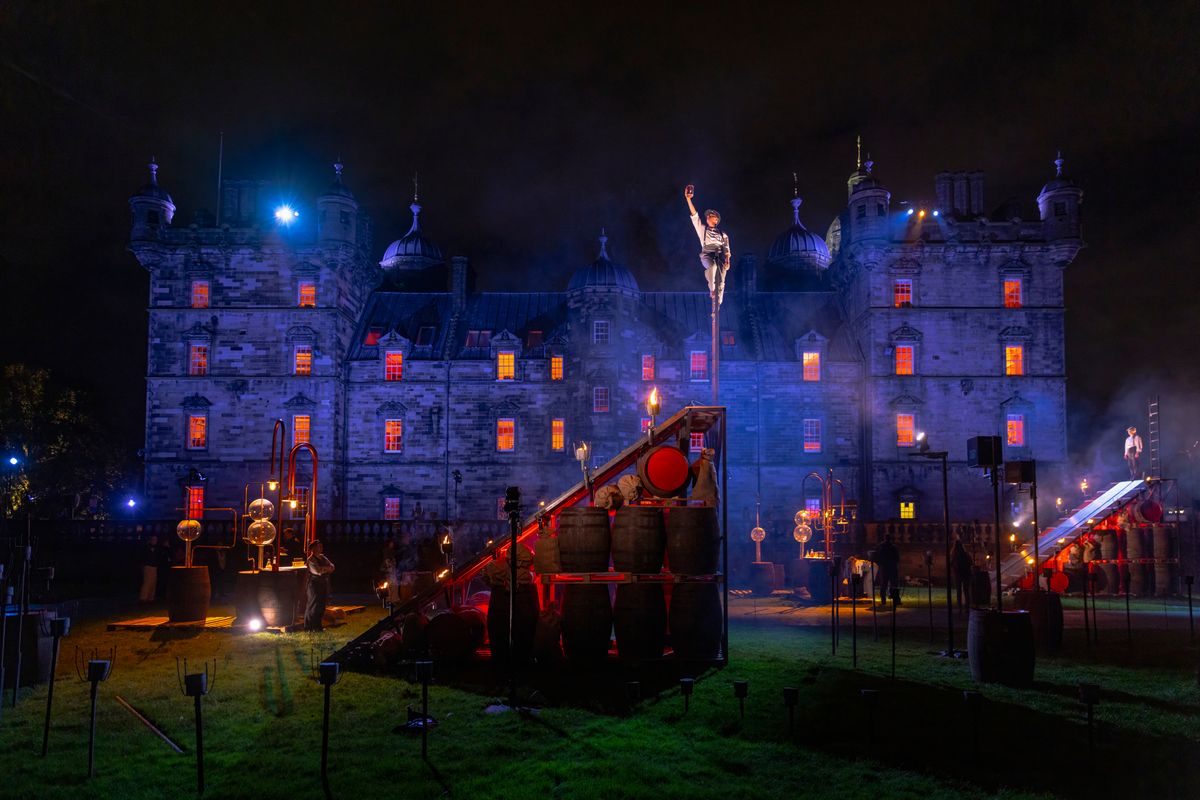 Performance at night in front of an historic building