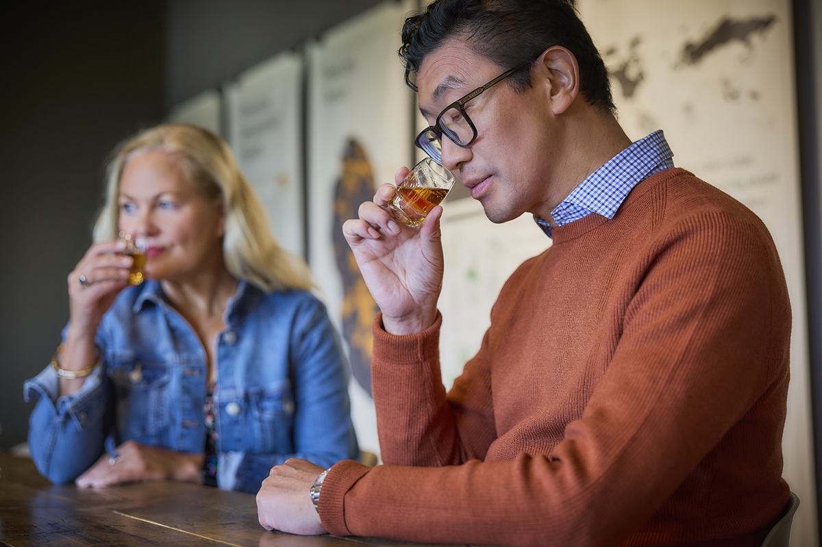 A couple sampling whisky at the Lagg Distillery.