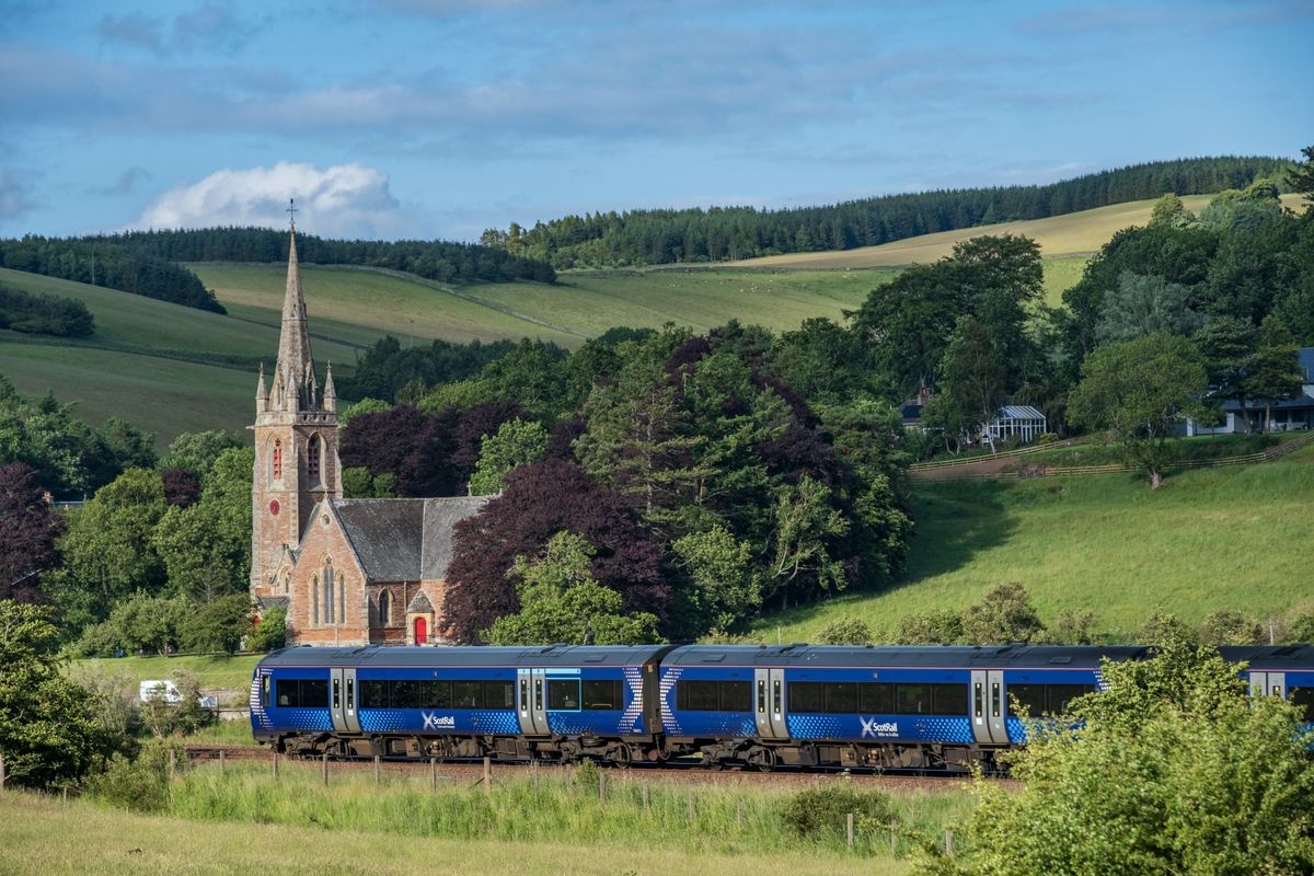 Train coming through Stow