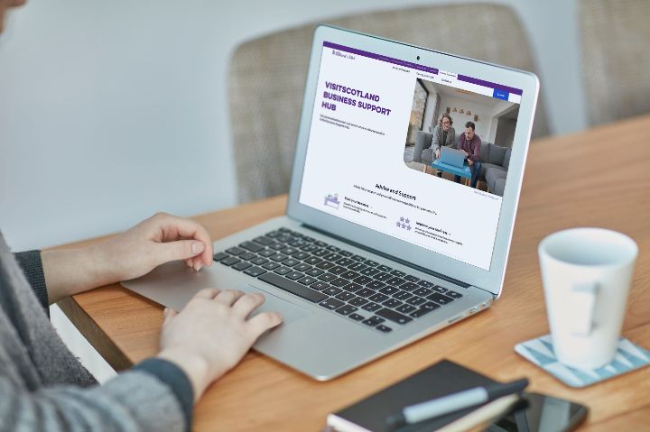Business Support Hub on the laptop