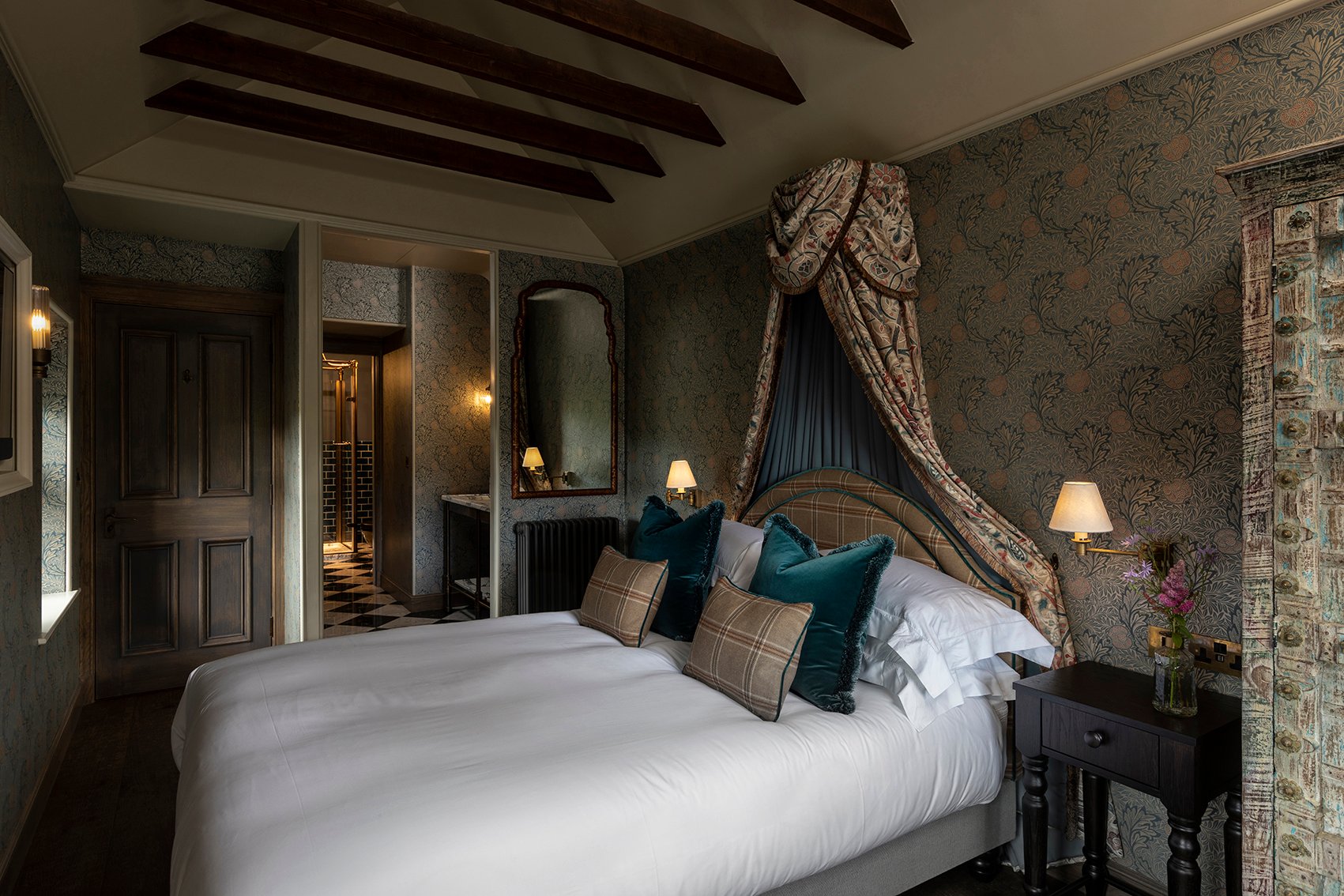 Image of a hotel room at Kildrummy Inn