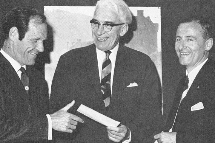 Chairman Sir Hector MacLennan (middle)