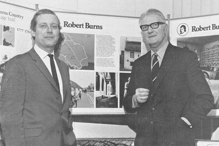 Chief Executive Lester Borley (left)