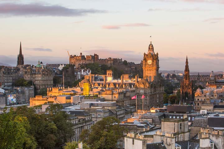 Edinburgh Castle and the Balmoral Hotel clocktower at sunrise